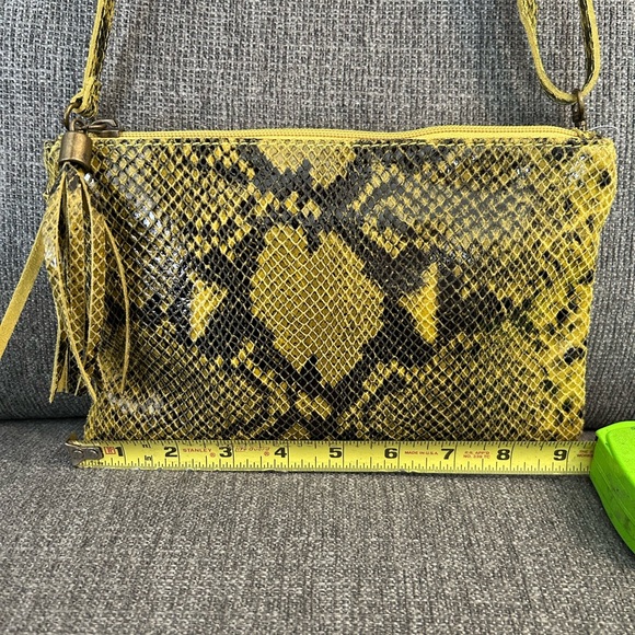 Diva’s Bag New With Tags Yellow & Black Leather Snake Print Crossbody Bag - Picture 11 of 12